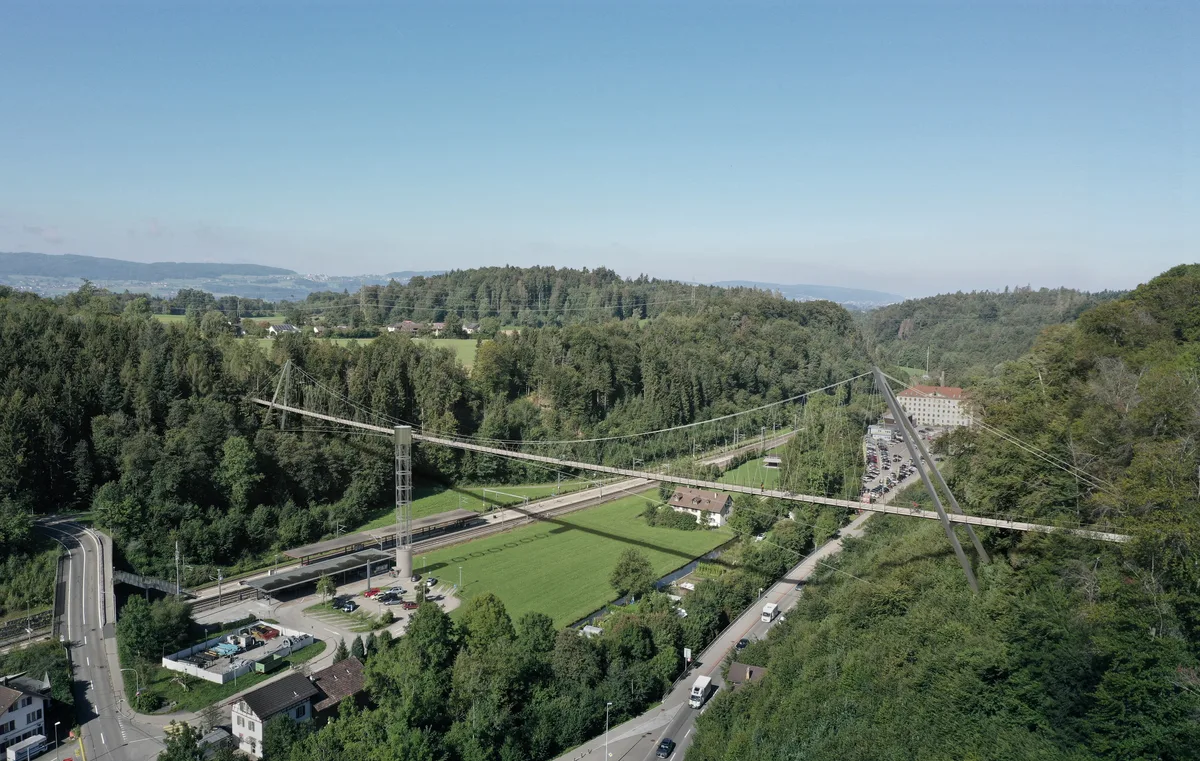 Visualisierung einer Hängebrücke über das Aatal.
